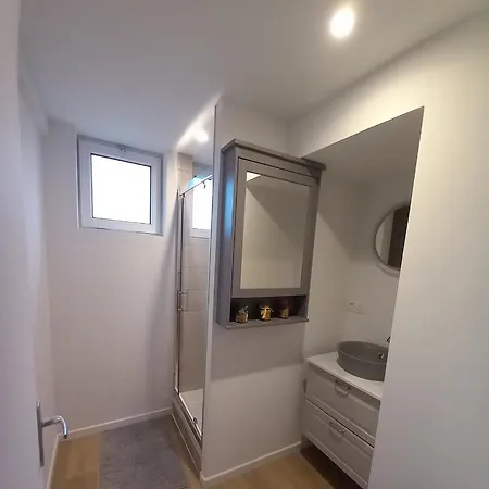 Appartement Hyper Centre, F2 Refait A Neuf Viré