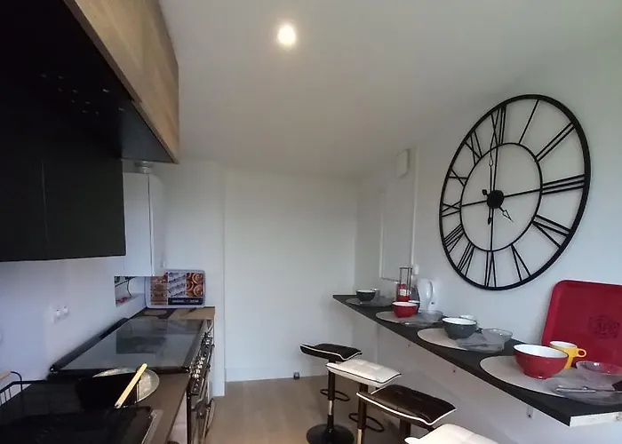 Hyper Centre, F2 Refait A Neuf Viré